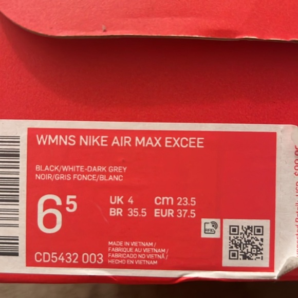 Women's Nike Air Max Excee Sneakers in original box - Picture 5 of 7